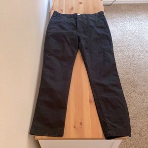 Gap 33x32 skinny black chinos like new